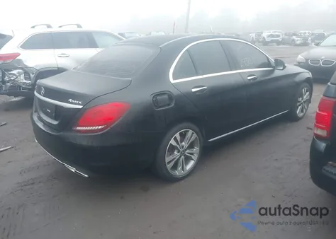 2020 Mercedes-Benz C 300 4Matic z USA, uszkodzony, nr VIN 55SWF8EB8LU323086